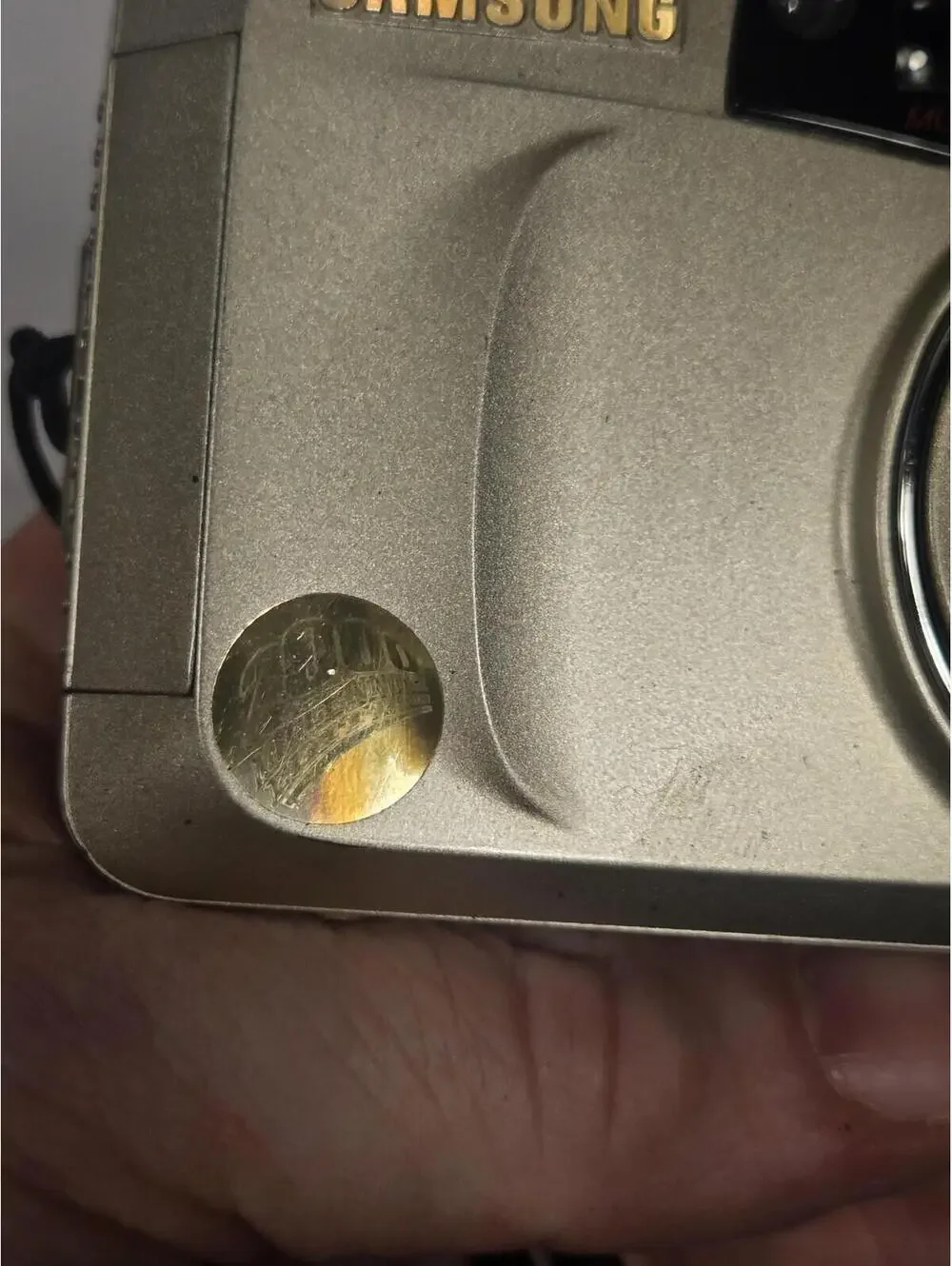 Vintage Samsung Evoca 140S Quartz Date 35mm Film Camera Gold Flash Point Shoot